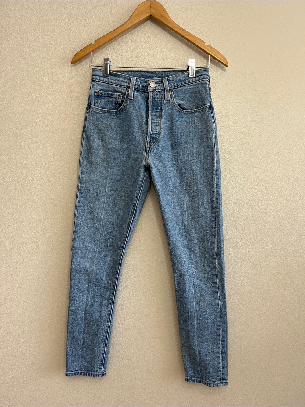 Levi's Women’s Skinny Jeans in Light Blue Wash size 26